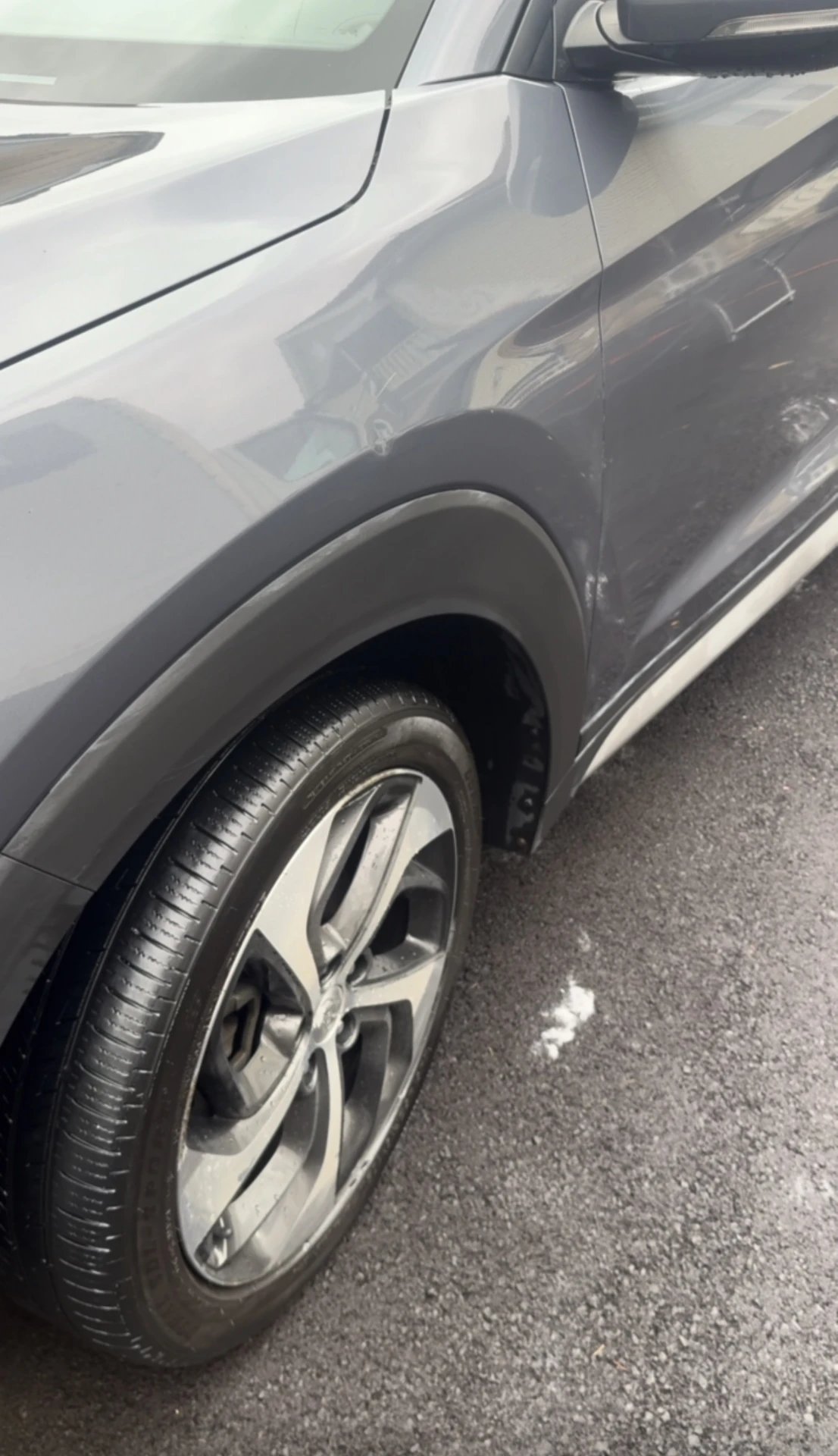 Same gray SUV fender clean and glossy after the wash
